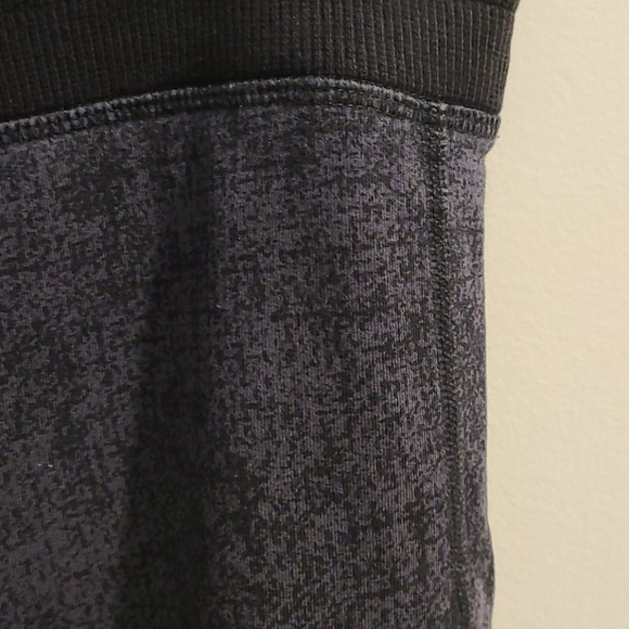 Lululemon straight leg blk & grey pattern joggers - Picture 3 of 7